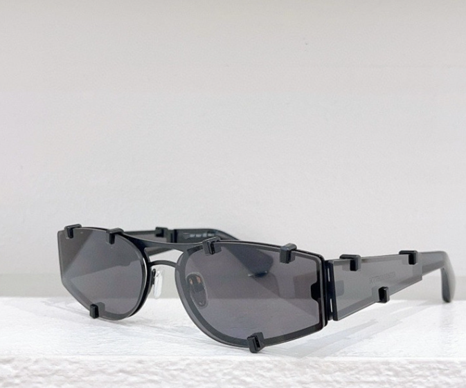 Unisex Cat-Eye Sunglasses w/ Metal Accents