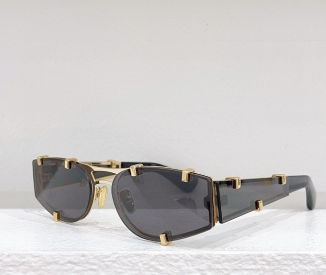 Unisex Cat-Eye Sunglasses w/ Metal Accents